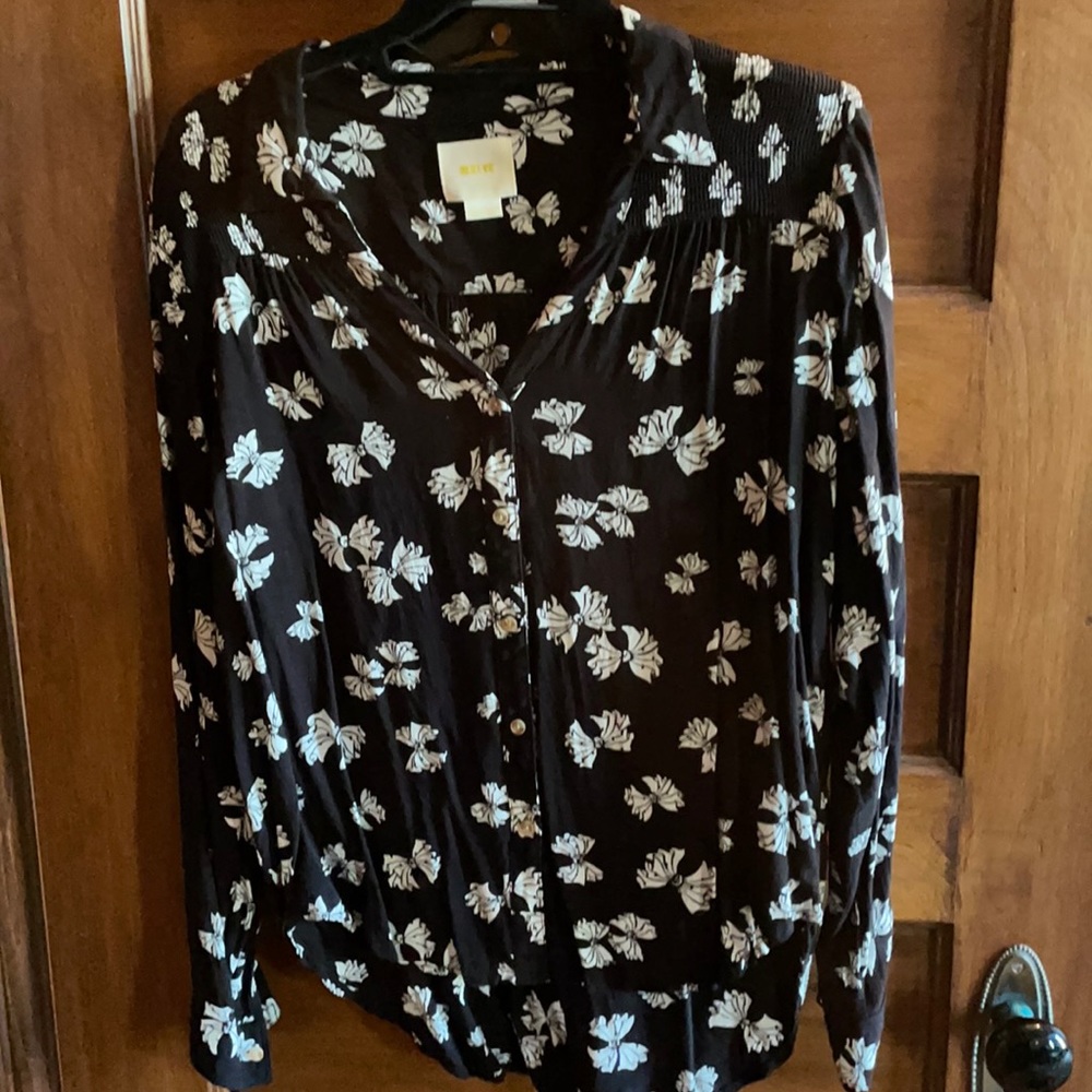 Maeve bow sprint button down
